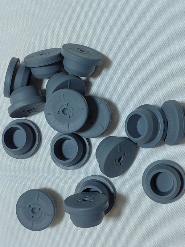 بسته داروسازی 13mm 20mm 28mm 32mm بدون شستشوی ضدعفونی پوشک طبي بوتیل لاستیکی برای بطری شیشه ای تزریقی