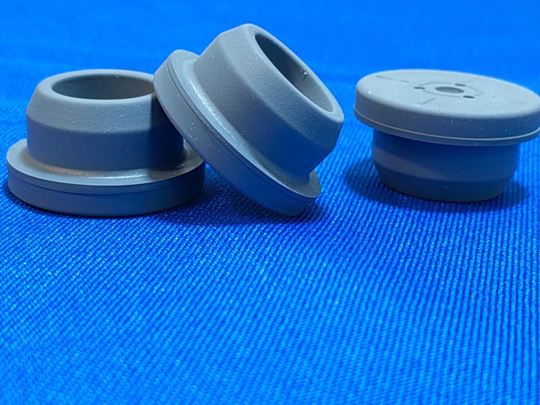 بسته داروسازی 13mm 20mm 28mm 32mm بدون شستشوی ضدعفونی پوشک طبي بوتیل لاستیکی برای بطری شیشه ای تزریقی