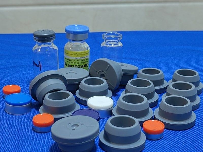 13mm 20m 28mm 32mm لیوفیلیزاسیون شیشه ای شیشاب طبي خاکستری بوتیل لاستیک stopper برای شیشاب شیشاب شیشه ای بطری تزریق