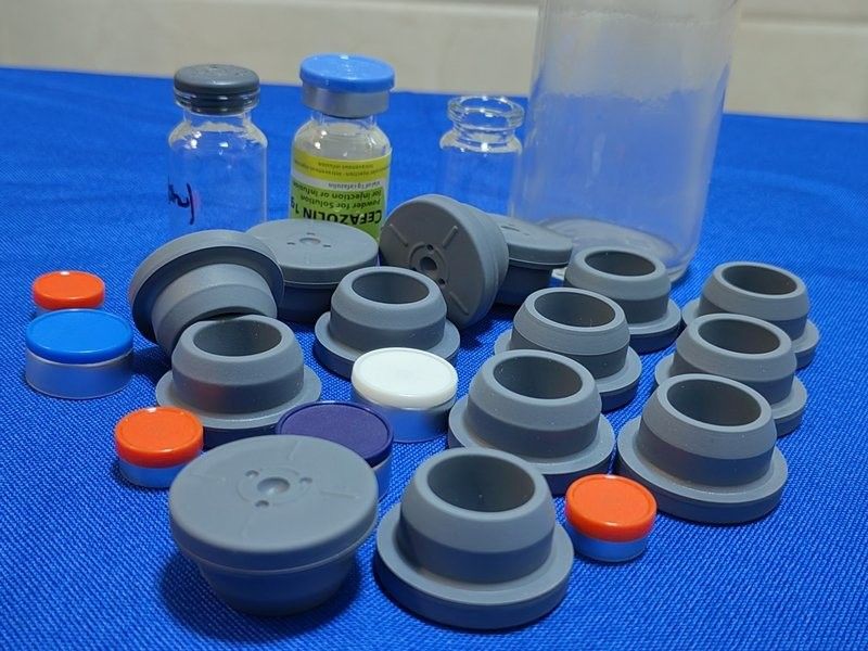 28mm 32mm اتیلن اکسید مواد مصرفی پزشکی استریلیزه شده Bromo Butyl Stoppers سرپوش های لاستیکی برای بطری تزریق شیشه ای